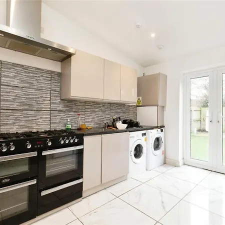 Relaxing Birkhall Homestay *